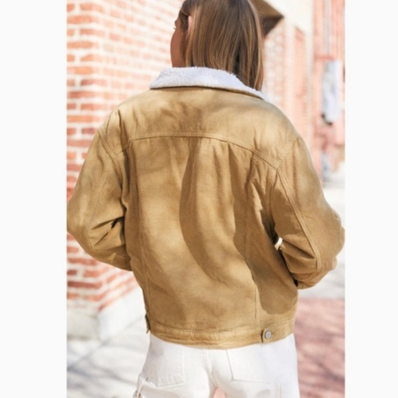 Brandy Melville tan corduroy jacket with shearling liner and collar size small - Picture 4 of 4